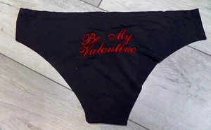PERSONALISIERTE SCHLÜPFER - JEDER TEXT - BESTICKT KEINE AUFKLEBER VALENTINSTAG - SPASSGESCHENK - Bild 1 von 2