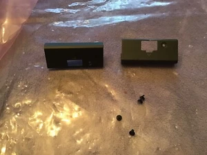 Dell Latitude E5540 linke und rechte Scharnierkappe Abdeckungen Set ohne Touchscreen mit Schrauben - Bild 1 von 2