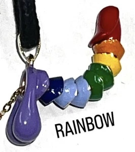 Aufrichtende Regenbogen Peniskette, lustiges und unterhaltsames Geschenk, Gag Geschenk, Partygeschenk - Bild 1 von 3