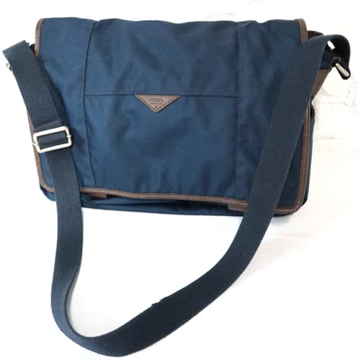 Bolso Mensajero de Hombro para Laptop Fossil Azul Marino Lona 13.5" W x 12" H x 4.5" D Foto 1 de 4
