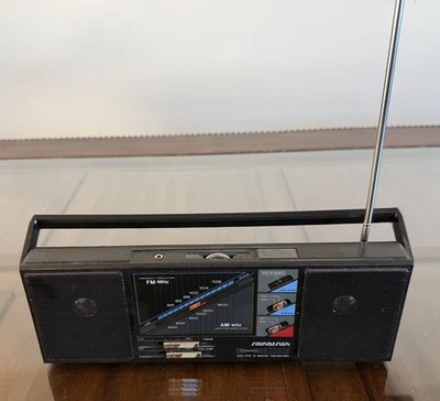 Radio portátil estéreo AM/FM modelo 2323CCL AM/FM de colección Soundesign Foto 1 de 4