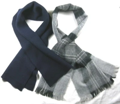 Juego de 2 bufandas de lana acrílica de colección azul liso negro gris blanco a cuadros Alemania Occidental Foto 1 de 4