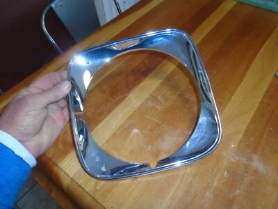 Chevelle 1971 bisel de luz de cabeza diestro 3982452 diestro 1.  OEM  Foto 1 de 2