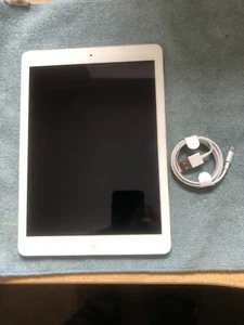Apple iPad Air 16GB Wi-Fi, 9.7in. Silver. A1474. Excellent condition. - Picture 1 of 4