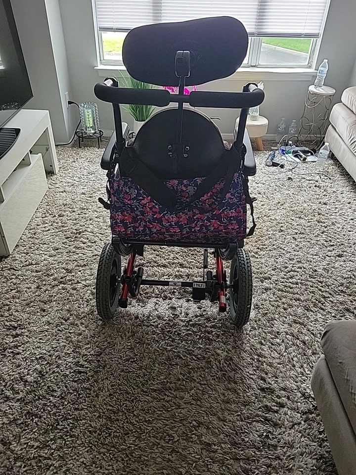 Quickie IRIS. Silla de ruedas usada para discapacitados. Foto 1 de 4