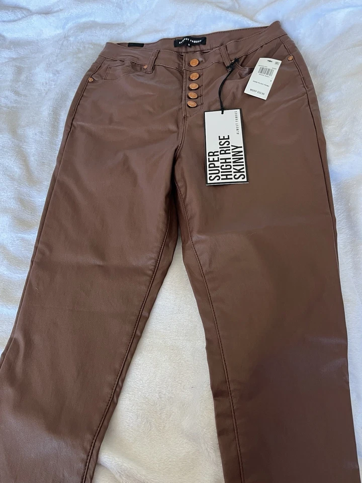 Pantalones beige imitación cuero talla grande Foto 1 de 1