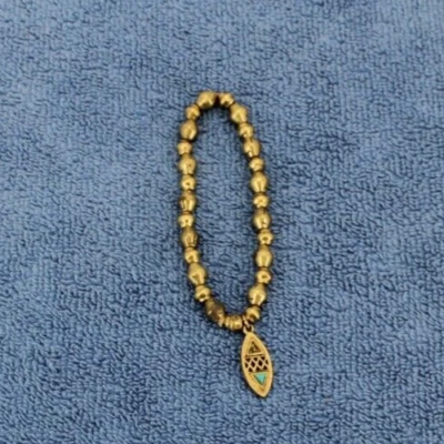 PULSERA LATÓN CON DIJE COLGANTE COLOR TURQUESA PIEDRA NATIVA AMERICANA ELÁSTICA Foto 1 de 4