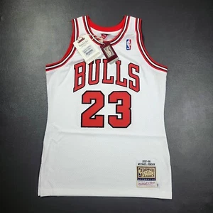 100% Authentic Michael Jordan Mitchell Ness 97 98 Bulls Jersey Size M 40 Mens - Picture 1 of 9