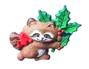 Hallmark PIN Christmas Vintage RACCOON HOLLY & BERRIES 1986 Holiday Brooch - Picture 1 of 2