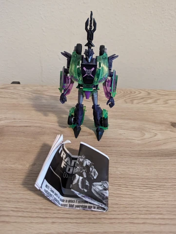 Transformers Prime Deluxe Dark Energon Knockout w/ Manual (Original Owner) Cover