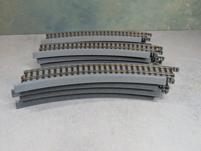USED WalthersTrainline HO Scale Power-Loc 18" Radius Curved Track (12 pcs) READ - Image 1 of 3