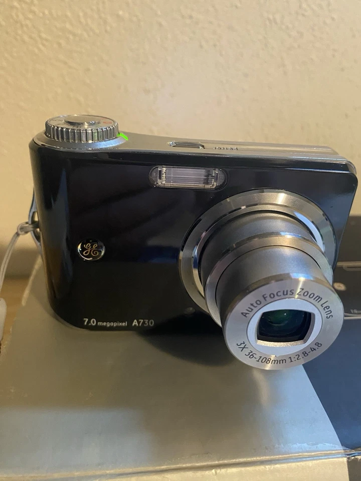 GE Smart Series A730 7.0MP Digital Camera, Tested and Works! Box, Manual - Image 1 of 4