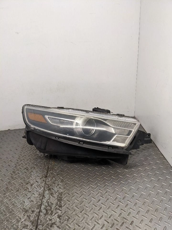 Passenger Headlight Limited Halogen Fits 15-19 TAURUS 1138266 - Image 1 of 4