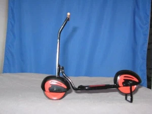 Hallmark Kiddie Car Classics 1939 Batwing Scooter Sidewalk Cruisers (10) - Imagen 1 de 3