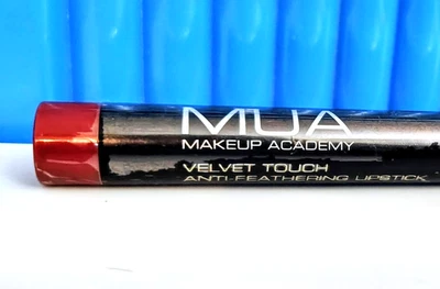 Lápiz labial antiplumas tacto terciopelo academy maquillaje MUA SELLADO #733 frambuesa Foto 1 de 4
