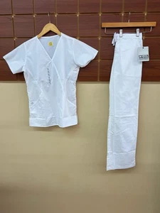 New Wink White Solid Scrubs Set With XS Top & XS Pants NWT! - Picture 1 of 1