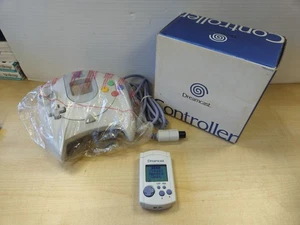 OFFICIAL BOXED SEGA DREAMCAST CONTROLLER MINT WITH VISUAL MEMORY - Picture 1 of 6