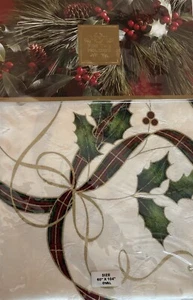 "Mantel de vacaciones Lenox 60x104"" oblongo rectángulo marfil acebo cinta sellada nuevo" - Imagen 1 de 7