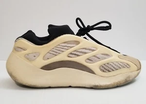 Scarpe Yeezy x Adidas 700 V3 Boost - Azrael - US Uomo 9 Donna 10,5 - Foto 1 di 15