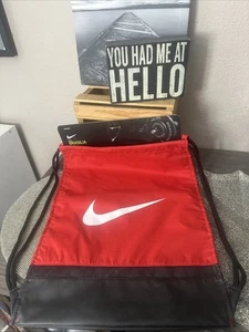 NIKE Just Do It BRASILIA Sporttasche rot schwarz weiß Logo Kordelzug neu mit Etikett - Bild 1 von 14
