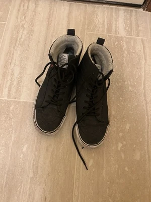 H&M Divided Men’s Shoe Size 10.5 Fair Condition - Image 1 of 4