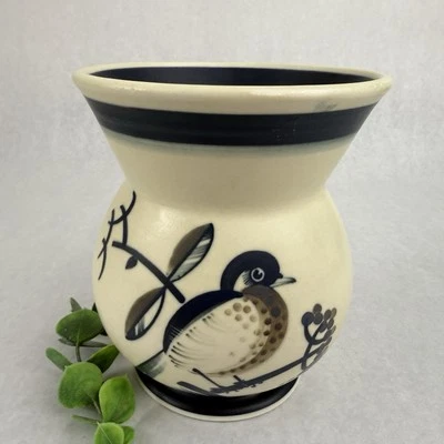"Florero Royal Copenhagen en esmalte de hierro mate pájaro y bayas n.º 10/33 5"" Dinamarca" Foto 1 de 4