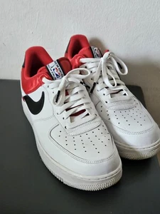 Nike Air Force 1'07 LV8 1 NBA University rot/weiß-schwarz - Bild 1 von 4