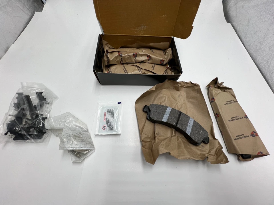 Керамическая передняя дисковая тормозная колодка для 2005 GMC Envoy XL Wearever Platinum PXD882H - Изображение 1 из 4