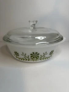 Vintage Glasbake 2 Qt Round Covered Casserole/Vegetable Dish Green Daisies Lid - Picture 1 of 8