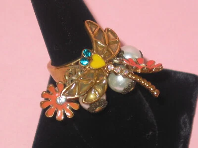 Betsey Johnson ~ свободно движущееся кольцо со стрекозой и цветами ~ искусственный жемчуг ~ размер 7 - Изображение 1 из 3