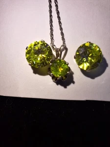 Peridot Solitare Necklace and Earring Set In 925 Sterling Silver 20 Inch Chain - Picture 1 of 12