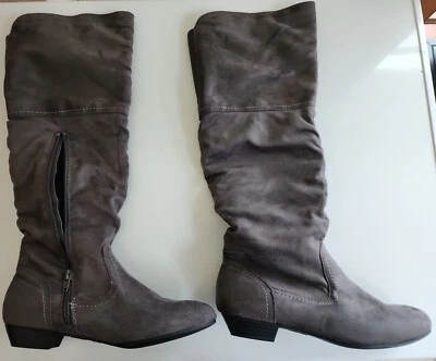 Botas de moda Route 66 para mujer celebridades grises imitación gamuza hasta la rodilla 7M Foto 1 de 4