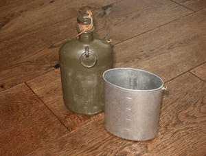 Original Schweiz Feldflasche mit Becher von 1939 und 1936 - Bild 1 von 9