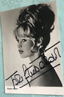 Autographe authentique de Brigitte Bardot signé sur ancienne carte postale