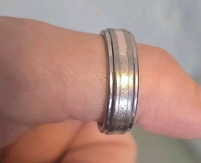 Alianza de boda para hombre talla 121/2 anillo tritón carburo de tungsteno 925 acabado satinado 2 tonos Foto 1 de 4