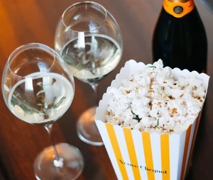 Veuve Clicquot Champagner Popcorn Boxen / Snack Behälter - 4er Set - Neu - Bild 1 von 5