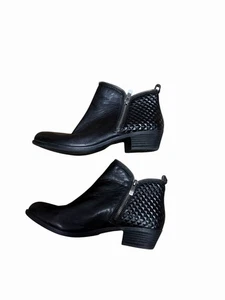 Vince Camuto schwarze gesteppte Leder Stiefeletten 8M Reißverschluss Moto Booties minimalistisch - Bild 1 von 7