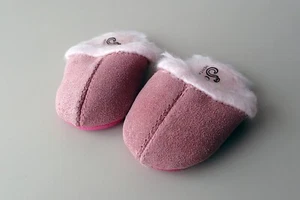 Rosa Wildleder Fellbesatz Abnutzung Hausschuhe passt 18" American Girl Puppen - Bild 1 von 4