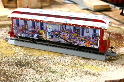 HAWTHORNE VILLAGE On30 SCALE RUDOLPH CHRISTMAS TOWN EXPRESS BAGGAGE CAR - Image 1 of 4