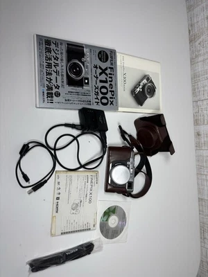 Fujifilm X100 Digital Camera, Compact, Classic Design, Excellent Cond, Works - Image 1 of 4