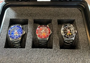 3 Cased RARE Limited Invicta Disney Mickey Mouse Mens Red, Blue, Black Watch Set - Picture 1 of 8