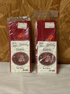 Tela bordada cinta seda dos Bucilla Red Moire 12 1/2" x 20". 8e Foto 1 de 3