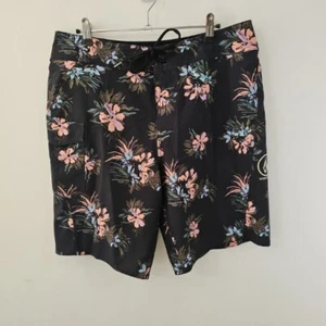 Men's VOLCOM Cargo/Quick Dry Shorts, Size 32 Floral Pattern, Pocket - Picture 1 of 6