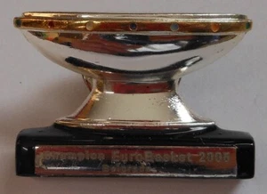 Basketball Pokal Pin Anstecker Euro Basket 2005 Trophäe Silber Butterfly #FP54 - Bild 1 von 2