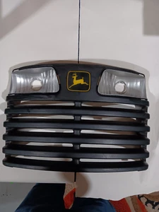 John Deere Kühlergrill AM131661 LT133 LT150 LT155 LT160 LT170 LT180 LT190 - Bild 1 von 8