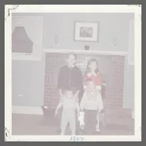 Found Photo 1967 Blurry 4 Kids in Front of Fire Place 3.5 x 3.5 - Picture 1 of 2