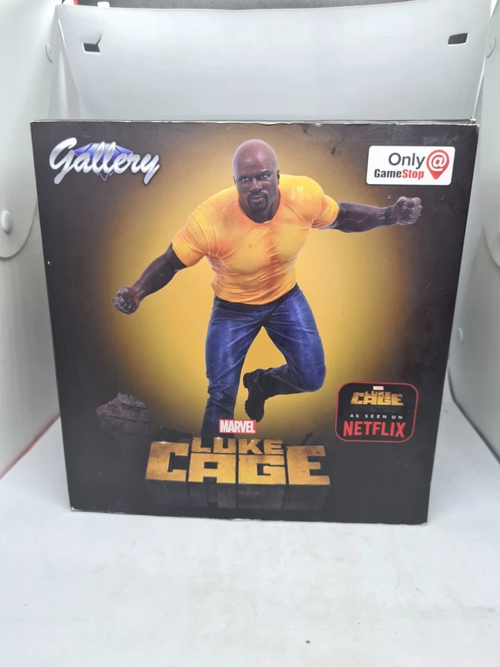 Diamond Select Marvel Gallery: Defensores de Netflix Luke Cage Gamestop exclusivo  Foto 1 de 4