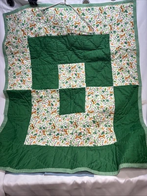 Colcha verde selva bebê, 36x44, bem feita costurada à máquina. - Imagem 1 de 4