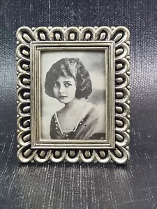 mini portafoto antico metallo argento 1000 cm interno cm 6 x 4,5 - Foto 1 di 3