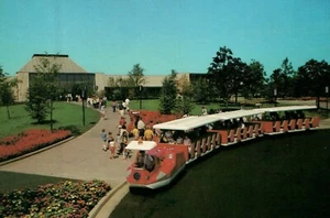 Vintage Hersheys Chocolate World Postcard - Picture 1 of 2